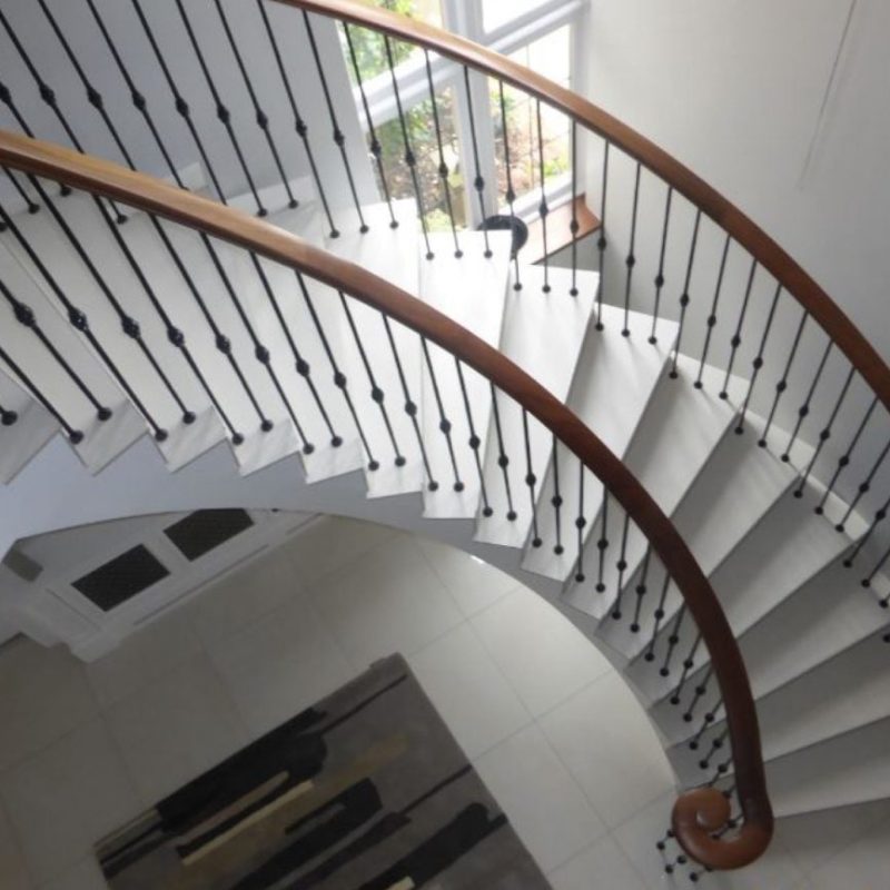 Feature Curved Staircase-min